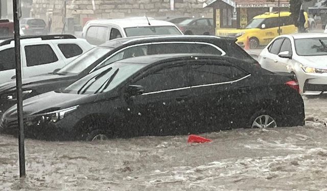 Gelibolu'yu sağanak vurdu!