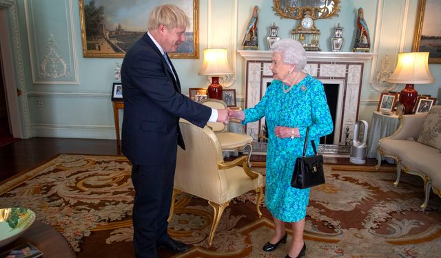 Boris Johnson: Kraliçe Elizabeth kemik kanseriydi