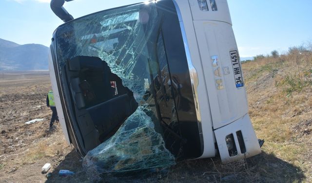 Turistleri taşıyan otobüs devrildi: Çok sayıda yaralı var