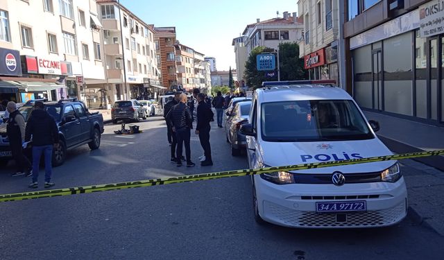 Üsküdar'da polise çekiçli saldırı: 1'i polis 3 yaralı