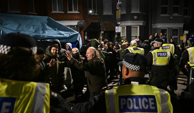 PKK yandaşları Londra'da polisle çatıştı!