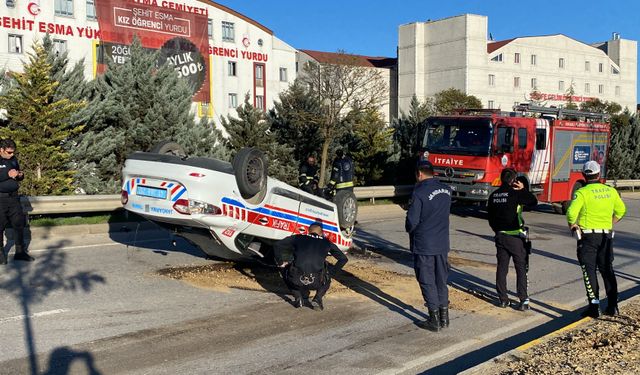 Jandarma aracı takla attı: 2 yaralı!