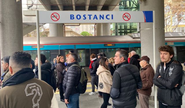 Marmaray'da bir kişi intihar etti