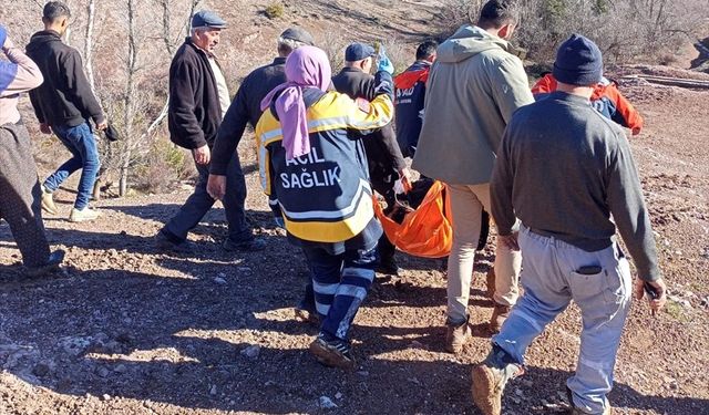 Kendini av tüfeğiyle vurdu!