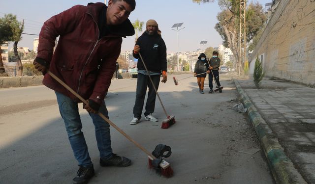 Şam sokaklarını gönüllüler temizliyor!