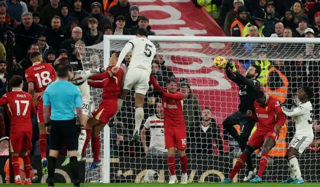 Liverpool'a Manchester United çelmesi