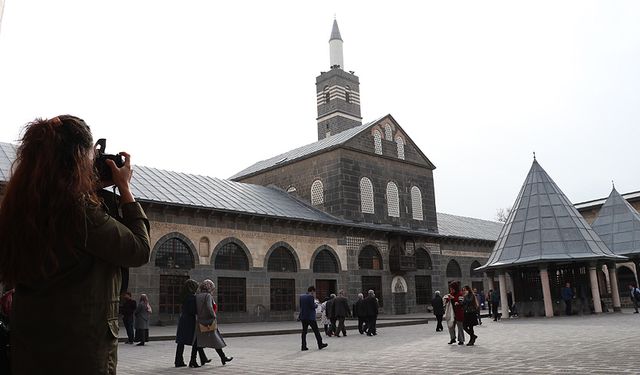 Güneydoğu’da Turist Bereketi Yaşanıyor: Diyarbakır Cıvıl Cıvıl!