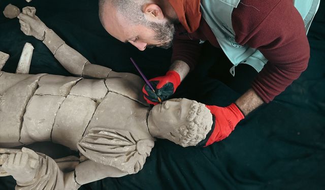 Aspendos kazılarında Hermes heykeli çıkarıldı!