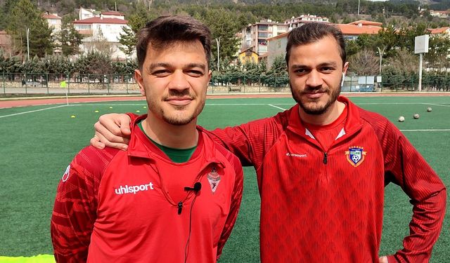 İkiz kardeşler yeşil sahada birbirine rakip oldu