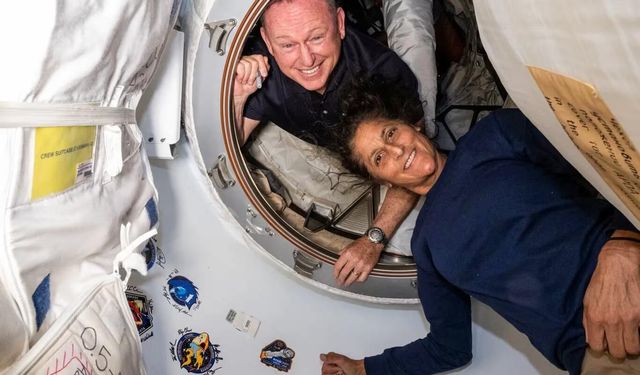 Mahsur kalan astronotların dünyaya dönüş yolculuğu başladı