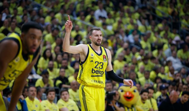 Fenerbahçe, play-off serisinde 1-0 öne geçti