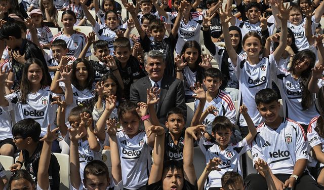 Serdal Adalı Beşiktaşlı çocuklarla bir araya geldi!