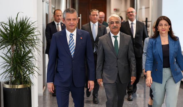 Özgür Özel, DEM Parti heyetiyle bir araya geldi