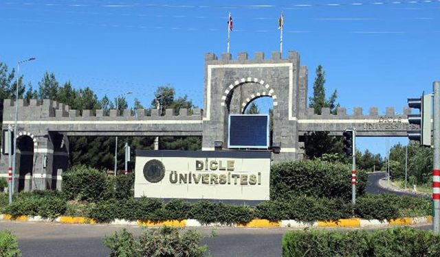 Dicle Üniversitesi'ndeki köy yolu trafiğe kapatıldı