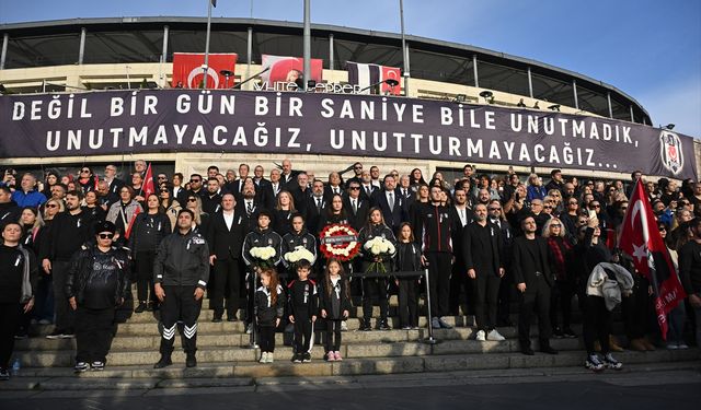 Beşiktaş Kulübü, Büyük Önder'i Dolmabahçe'de andı!