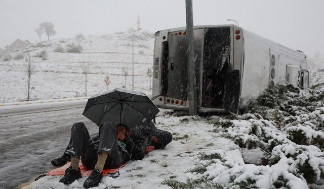 Kaza sonrası sağlık ekiplerini böyle bekledi!