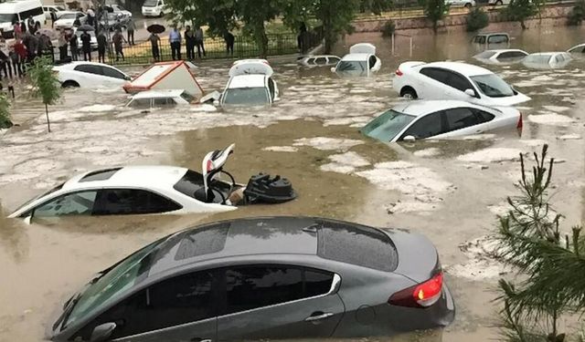 Aşırı hava olayları 250 milyon kişiyi yerinden etti!