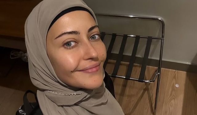 Ünlü oyuncu Umre'ye gitti