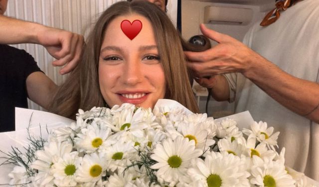 Serenay Sarıkaya, papatyalar içinde poz verdi