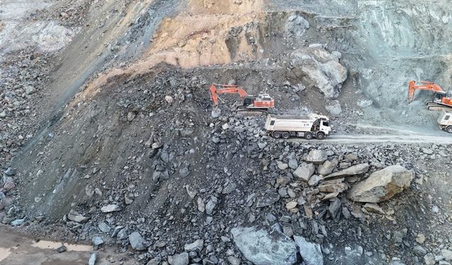 Göçük altındaki şantiye müdürü 18 gündür bulunamadı!