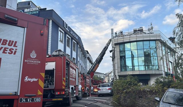 Otelin çatı katında korkutan yangın!