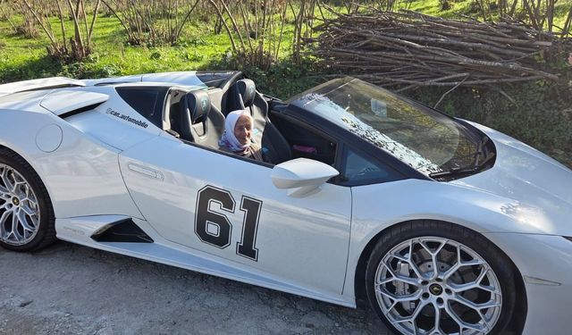 Lamborghini ile köye geldi, ninesi direksiyona geçti