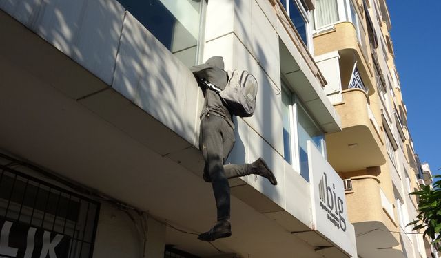 Görenler hırsız sanıp, polisi aradı!