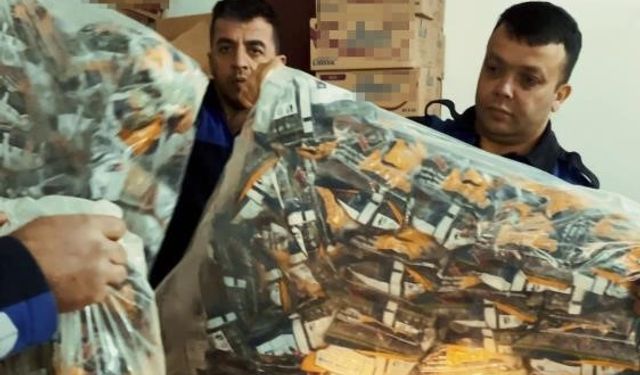 Çocukları zehirleyeceklerdi: 2 ton cips, şekerleme ve çikolata imha edildi!