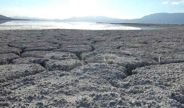 Batı Akdeniz göllerinde tehlike çanları çalıyor!