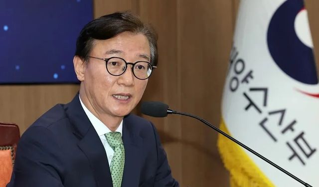 Rüşvet aldığı iddia edilen Bakan istifa etti!