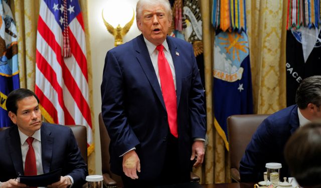 Trump'tan "gerekirse Venezuela topraklarını da vururuz" tehdidi