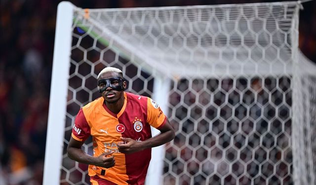 Osimhen ne zaman sahalara dönüyor?