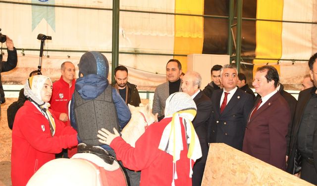 DÜ'DE ATÇILIK VE HİPPOTERAPİ MERKEZİ AÇILDI!