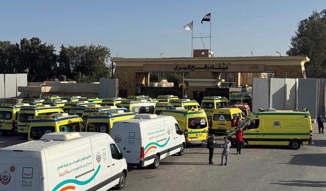 İsrail, Refah Sınır Kapısı'nda Filistinlilere ağır şartlar getirdi!