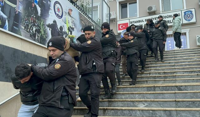 Borsa dolandırıcıları hakim karşısında!