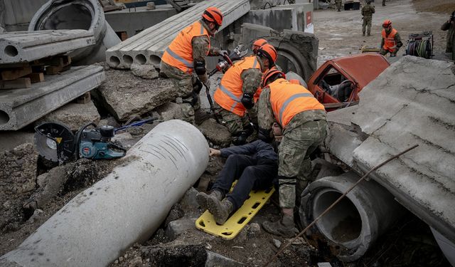 TSK İnsani Yardım Tugayı'nda arama kurtarma tatbikatı!
