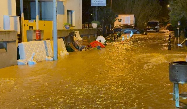 Bodrum'u sel vurdu, evler ve iş yerlerini su bastı