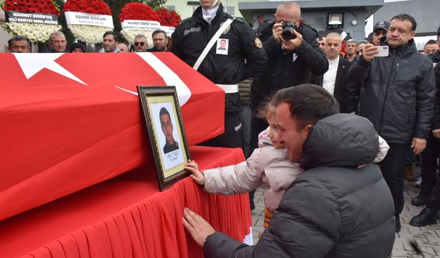 Son veda yürek yaktı: Tabutuna sarılıp feryat ettiler