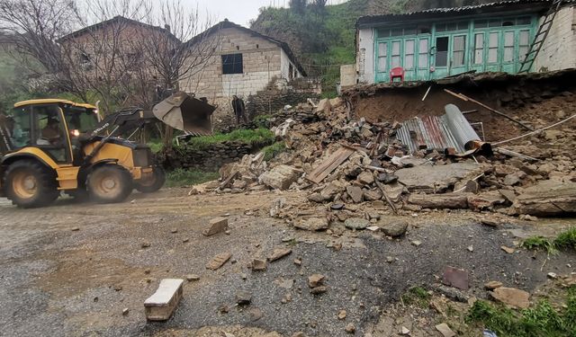 Aydın'da sağanak yağış hayatı felç etti