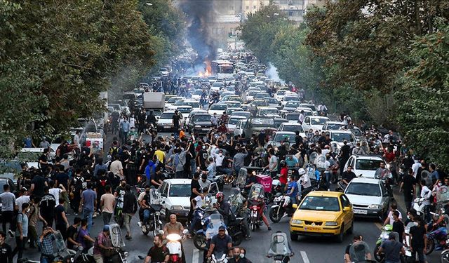 İran'daki olaylarda ölenlerin sayısı 6 bin 872'ye yükseldi!