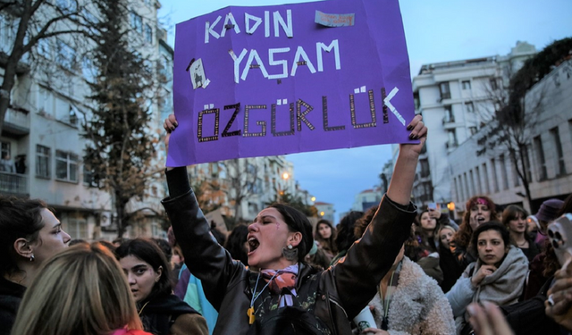 İstanbul Valiliği'nden 8 Mart engeli