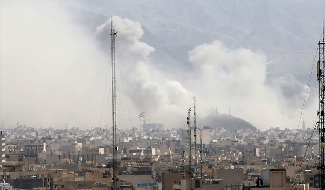 İsrail: Tahran'a geniş bir saldırı dalgası başlatıldı