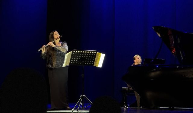 Şefika Kutluer AKM'de müzikseverlerle buluştu!