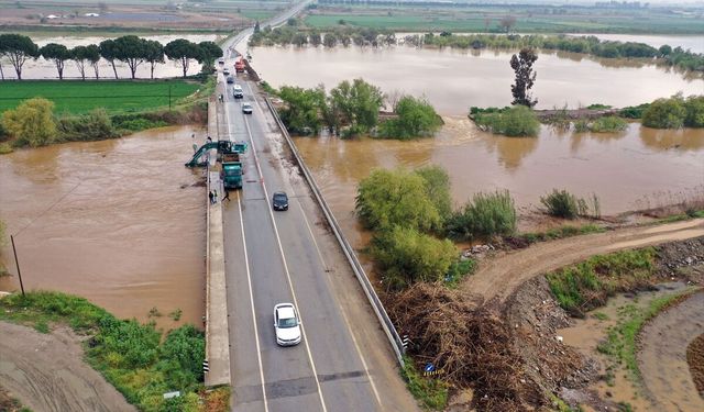 Aydın'da kuvvetli yağış tarım arazilerini vurdu!