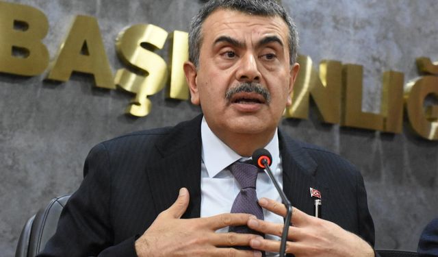 Bakan Tekin: CHP'de olanları seyretmekten utanıyorum