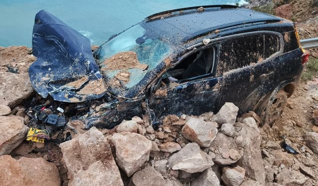 Dev heyelan araç kamerasına yansıdı!