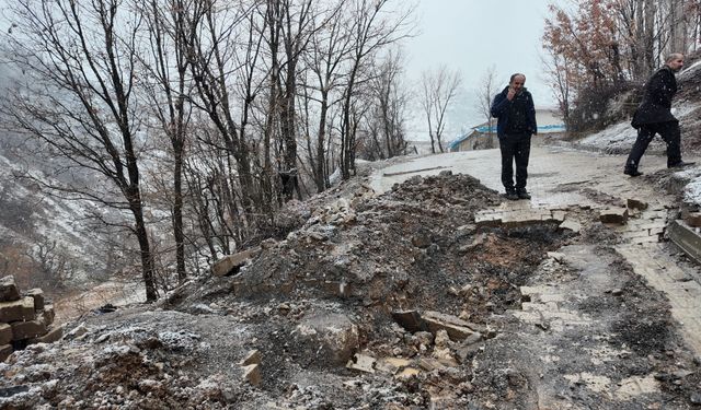 Köyün bir bölümü çöktü, evler boşaltıldı!