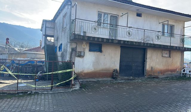 Boşanma aşamasındaki eşini ve ailesini katletti