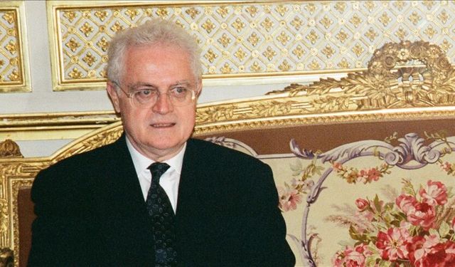 Fransa'nın eski Başbakanı hayatını kaybetti!