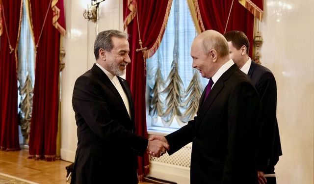 Putin: İran halkının kahramanca mücadele ettiğini görüyoruz!